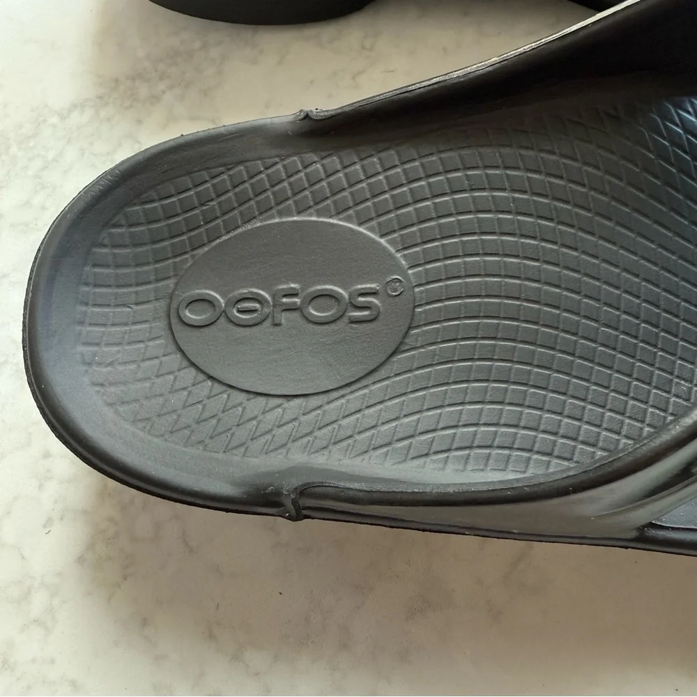 OOFOS Women's OOLALA Sandals Black Size 8 EUC - Picture 7 of 9